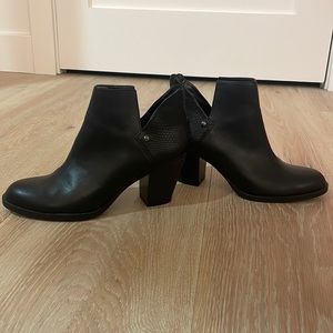 Vera Wang Boot Heel